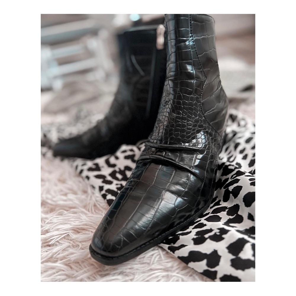 NWT New Bella Booties